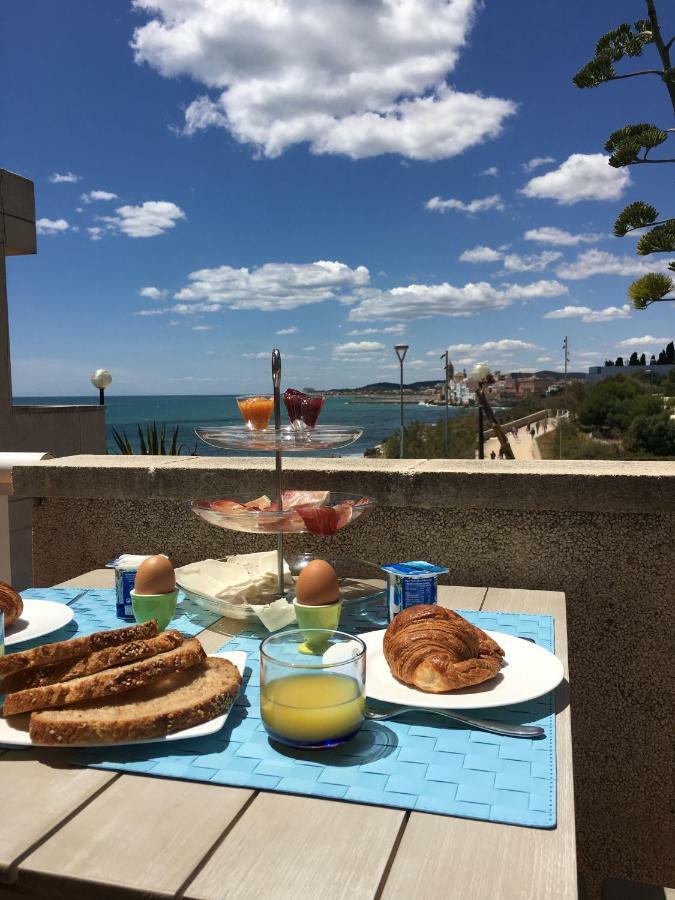 Casa Balmins Sitges Bed & Breakfast Exterior photo